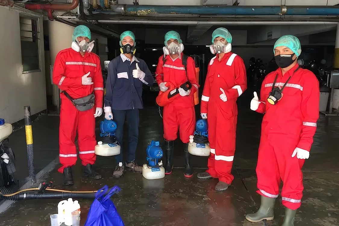 tim ecoforpest sedang persiapan disinfeksi di sebuah mall di bali